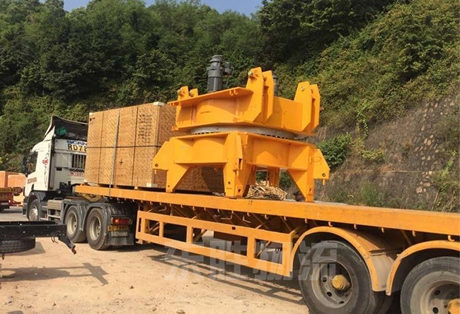 夏季高溫怎樣給中港運輸車保養？深圳到香港物流-香港物流專線-中港貨運物流運輸專線-佛山到香港物流專線-一般貿易進出口報關代理-倉儲配送-深圳市東勝物流有限公司