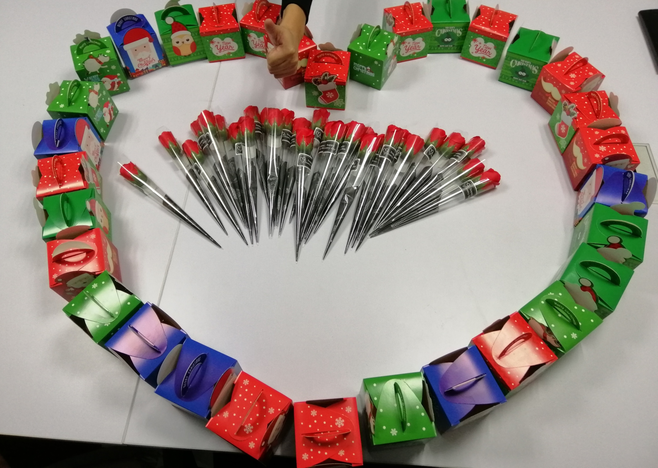 東勝物流，平安夜、圣誕節禮品發放通知：