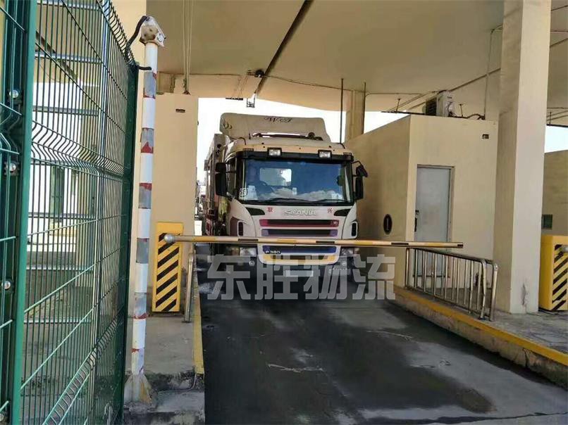 杭州到香港物流，從杭州發貨到香港價格，杭州到香港的運輸專線，深圳東勝物流中港平板車運輸圖